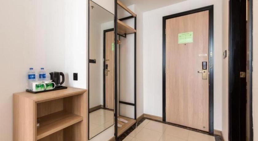 Greentree Zhoupu Town Xiupu Road Business Hotel 3*
