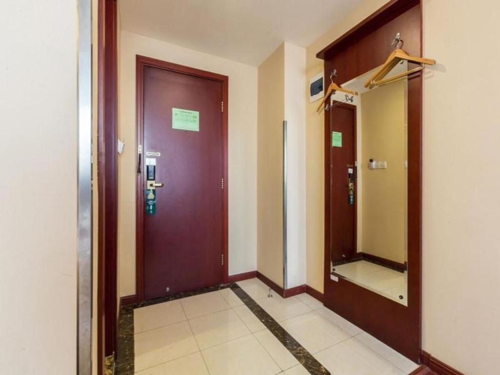 Hotel Greentree Zhoupu Town Xiupu Road Business