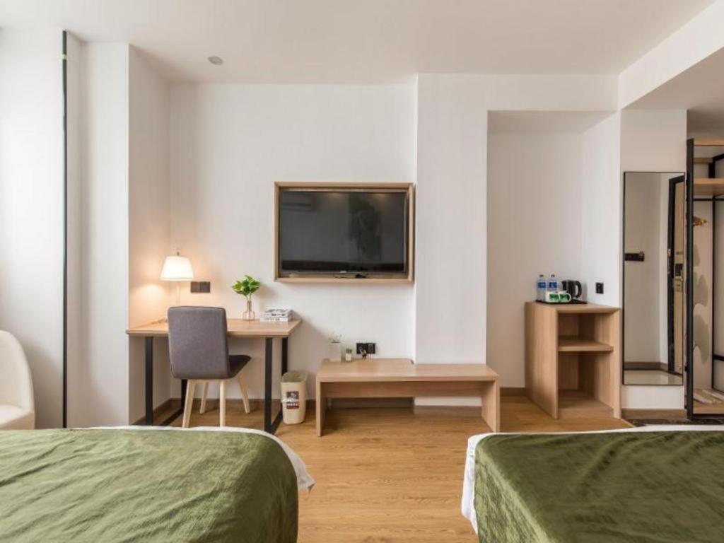 Hotel Greentree Zhoupu Town Xiupu Road Business